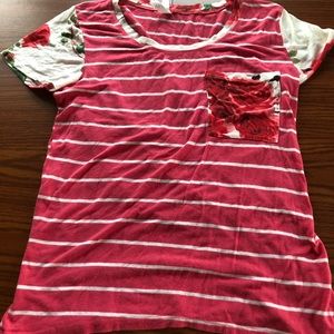 Honey and Lace T-shirt Sz M